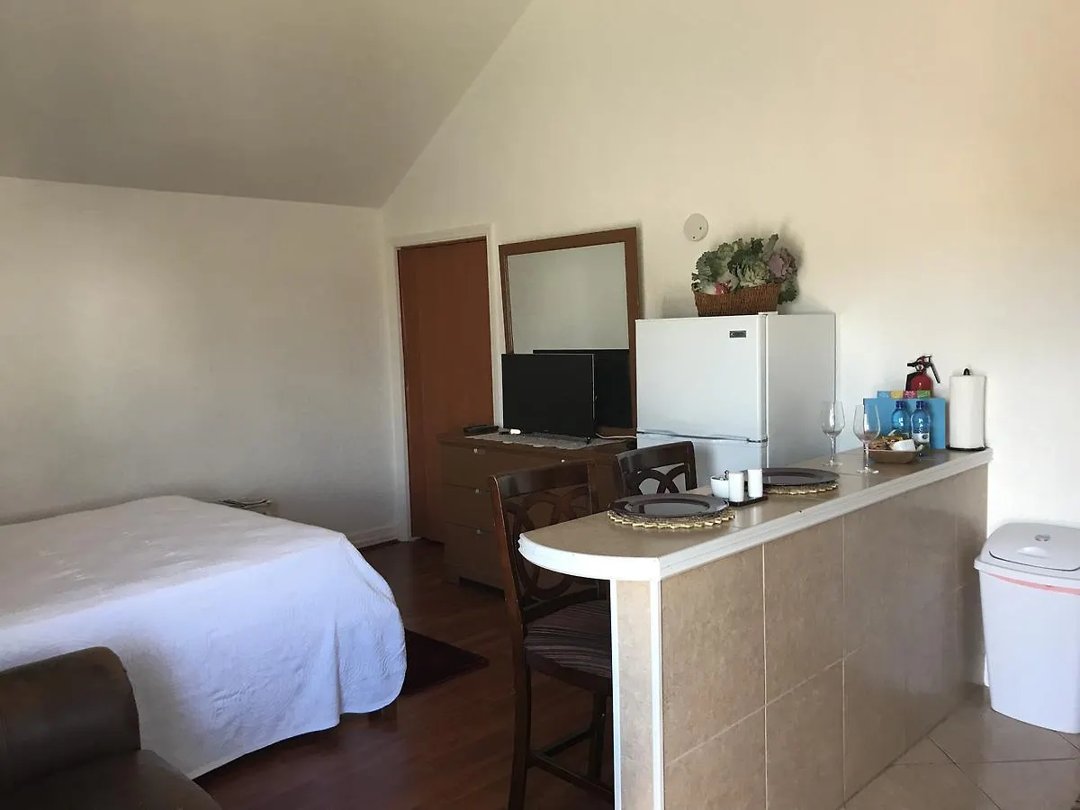 Winton Retreat Studio Apartment Nassau