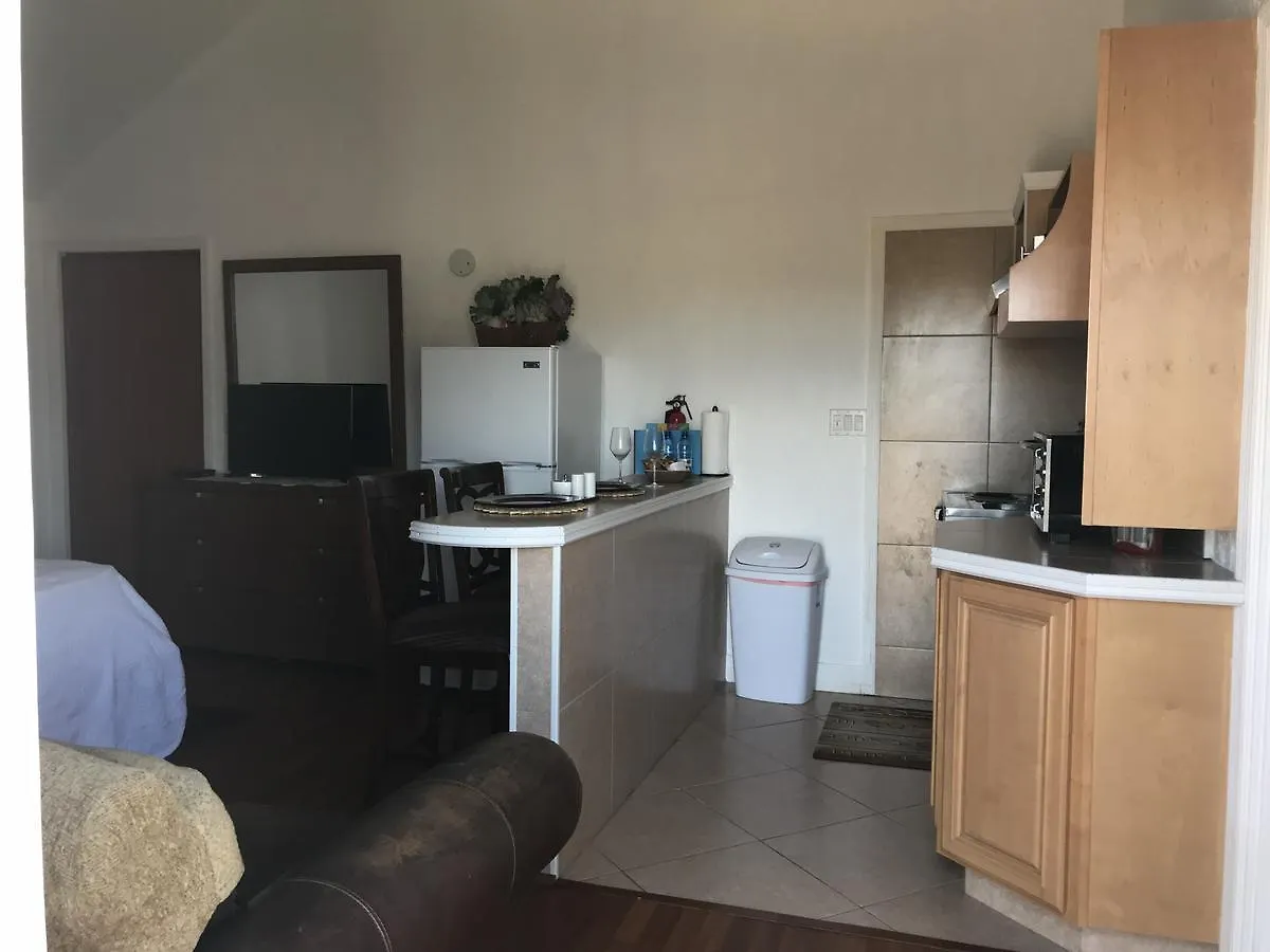 Winton Retreat Studio Apartment Nassau