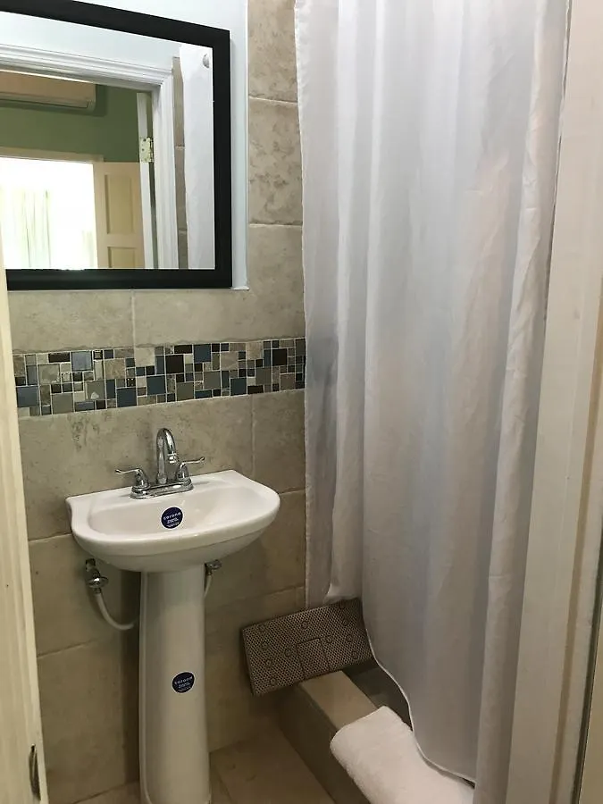 Winton Retreat Studio Apartment Nassau